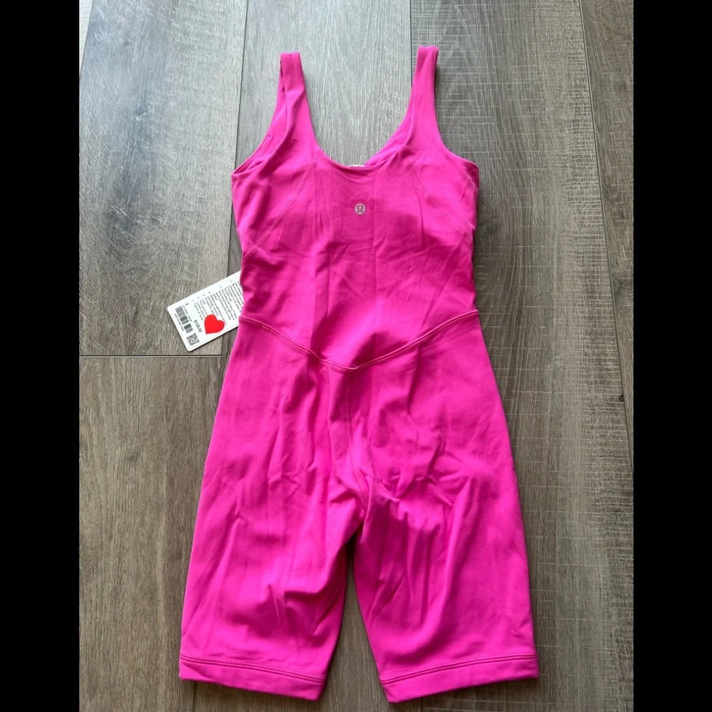 Lululemon Align Onesie 8" in Sonic Pink Size 2 - Picture 4 of 6